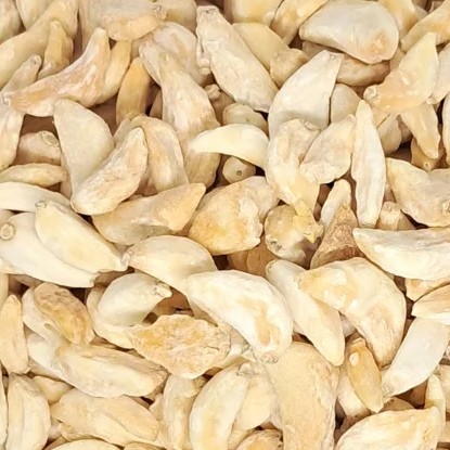 Freeze dried garlic cloves